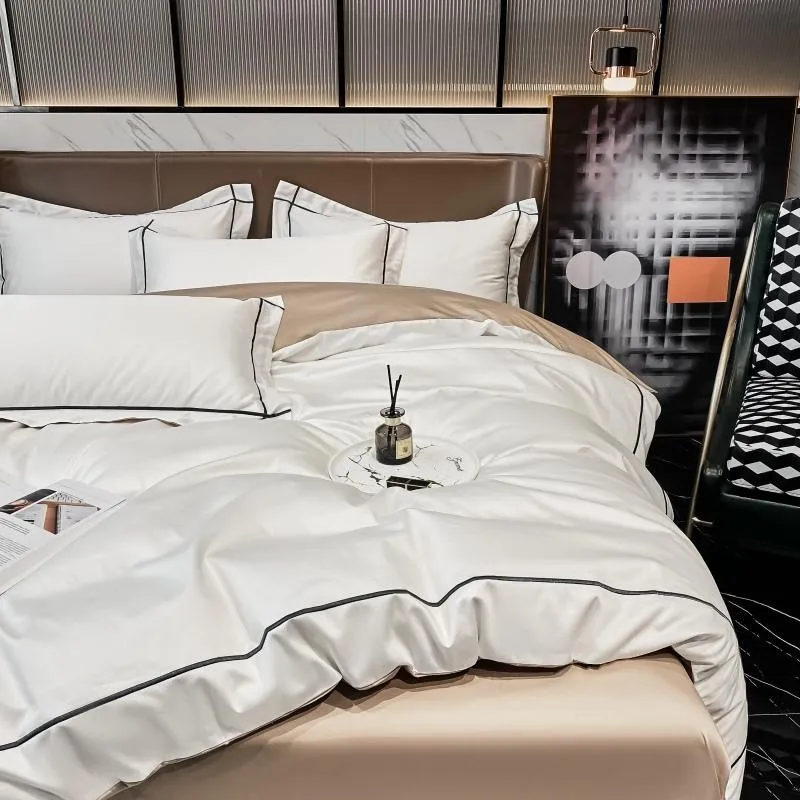 Elmsen Duvet Cover Set in Egyptian Cotton 600 Thread Count | White with Black
