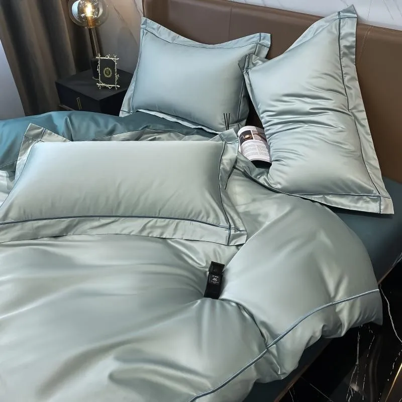 Elmsen duvet cover set made from Egyptian cotton, 600 thread count | Blue with gold