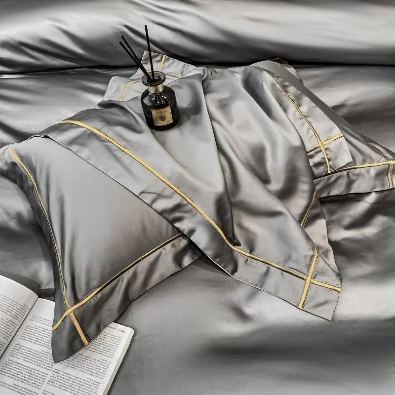 Elmsen duvet cover set made from Egyptian cotton, 600 thread count | Gray with gold