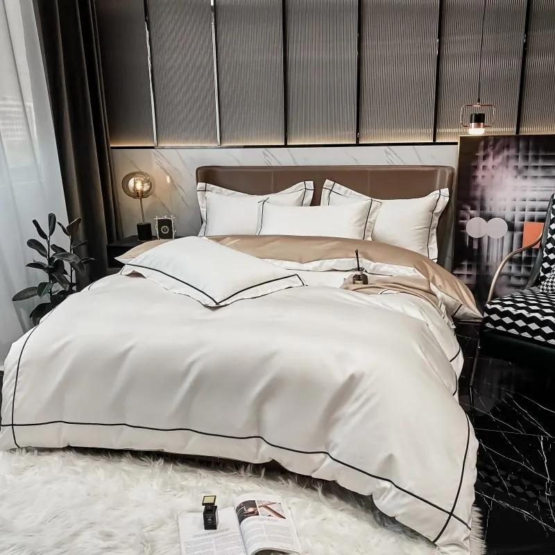 Elmsen Duvet Cover Set in Egyptian Cotton 600 Thread Count | White with Black