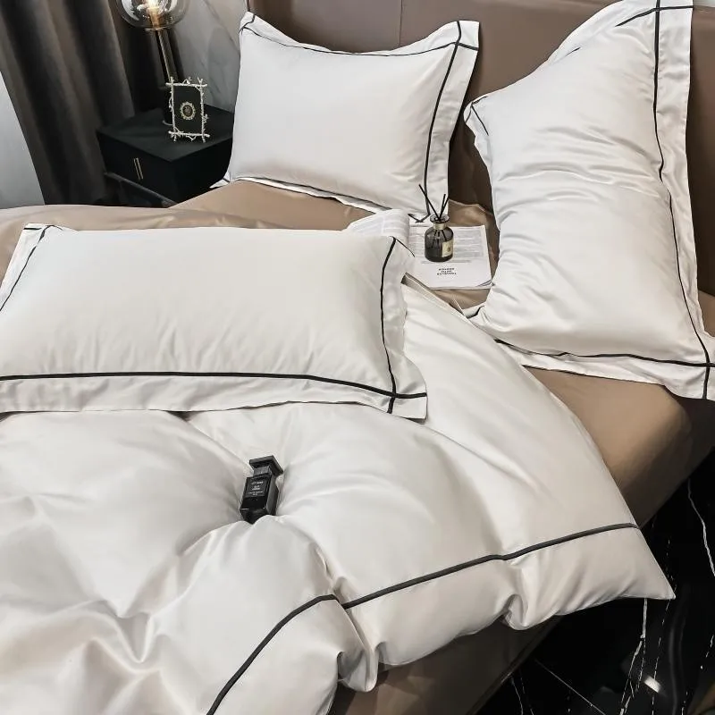 Elmsen Duvet Cover Set in Egyptian Cotton 600 Thread Count | White with Black